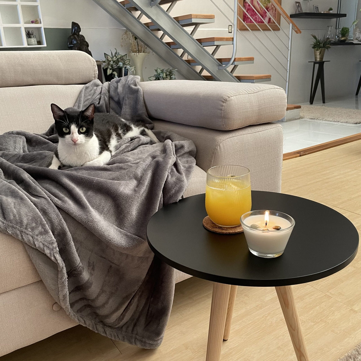 Mesa Lateral Pino Rila Blanca · Diseño Moderno