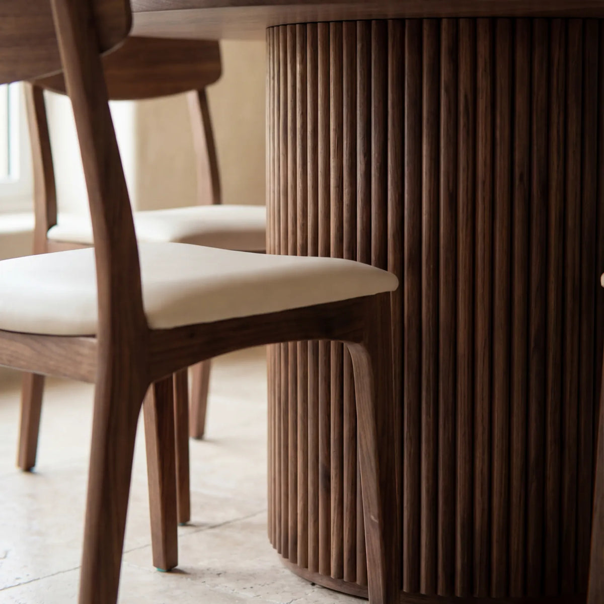 Comedor Altesse en Madera Sólida · Escultural
