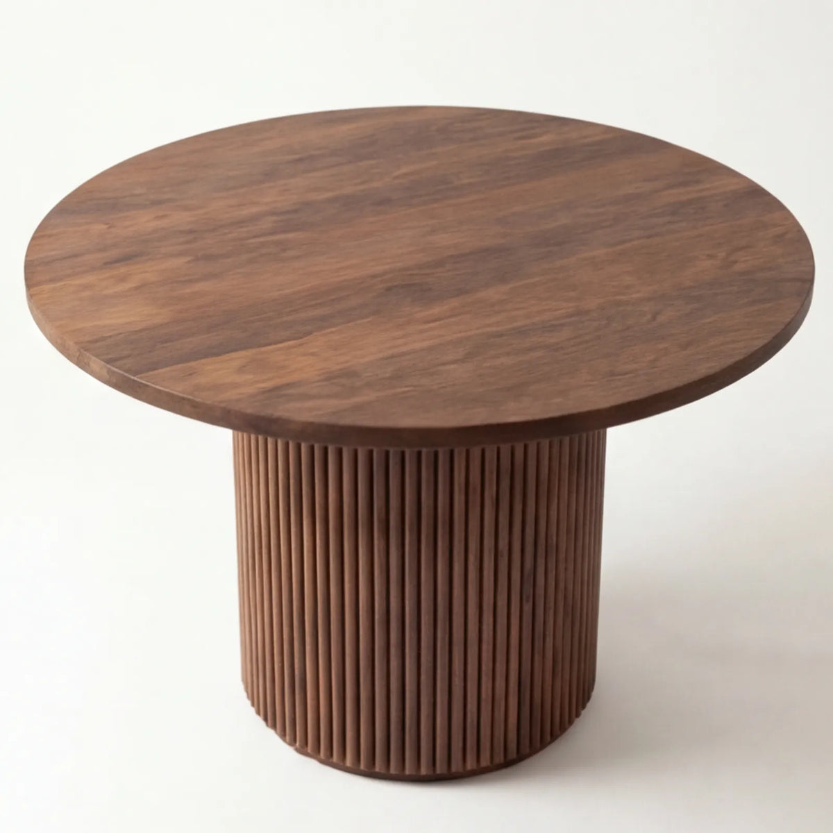 Mesa de Comedor Altesse para 4 sillas en Nogal · Escultural
