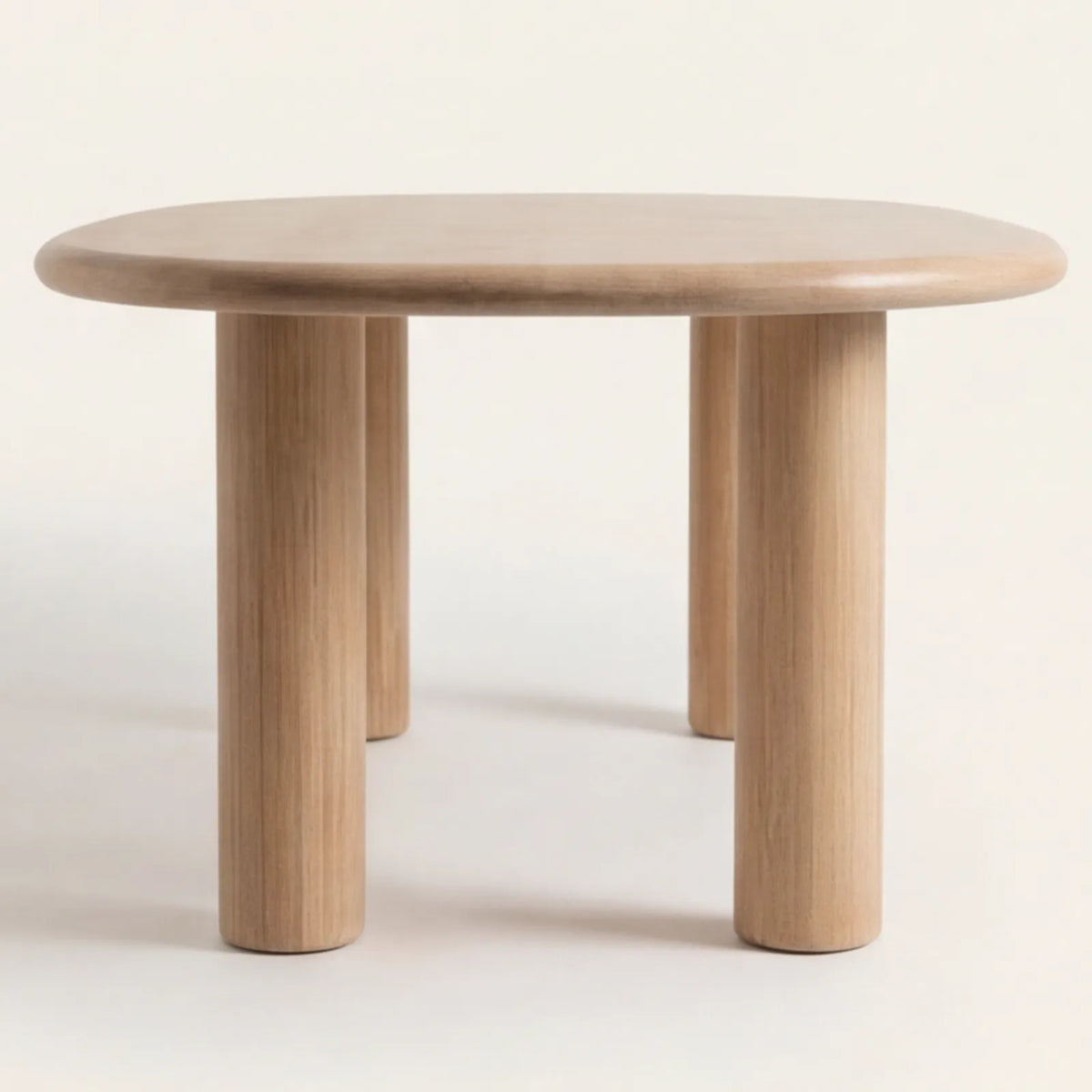 Mesa de Comedor Divo para 4 sillas en Encino Europeo con base sólida · Orgánico