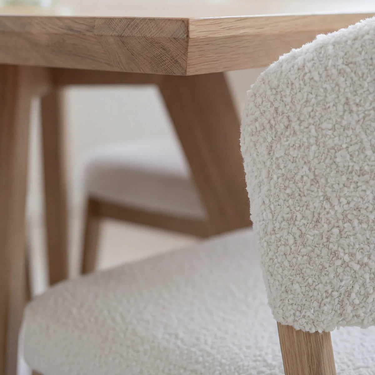 Comedor Elara en Encino y Madera Sólida · Punto Focal Arquitectónico