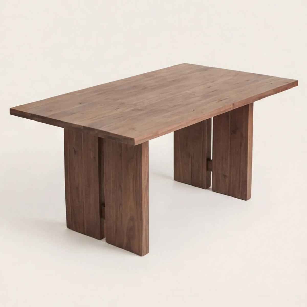 Mesa de Comedor Eris para 4 sillas en Nogal · Escultural