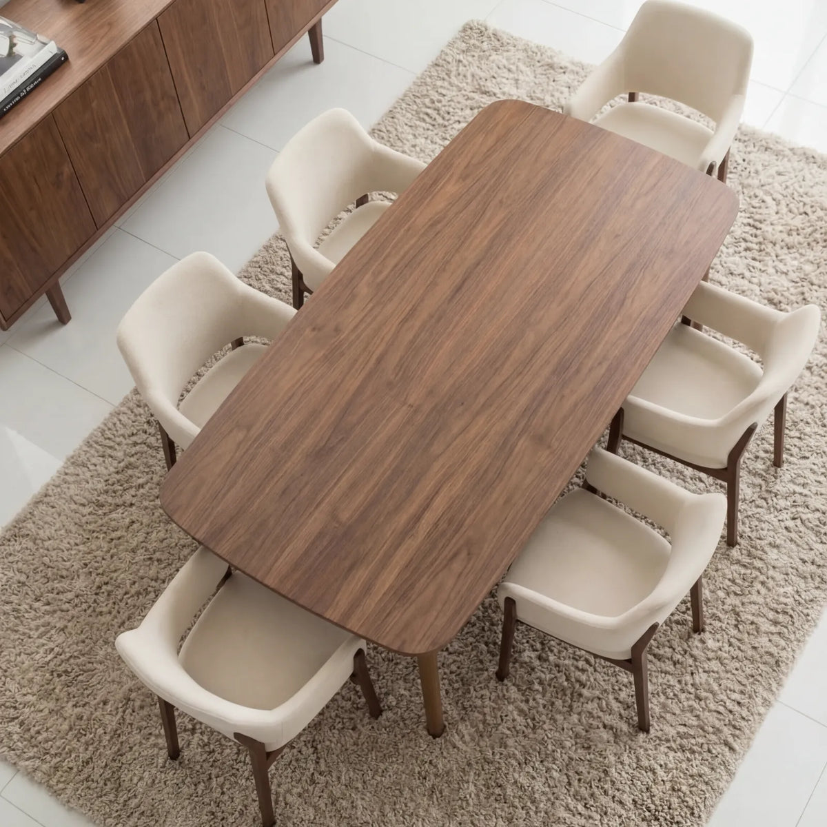 Comedor Farel en Nogal y Rosa Morada Sólida · Escultural y Orgánico