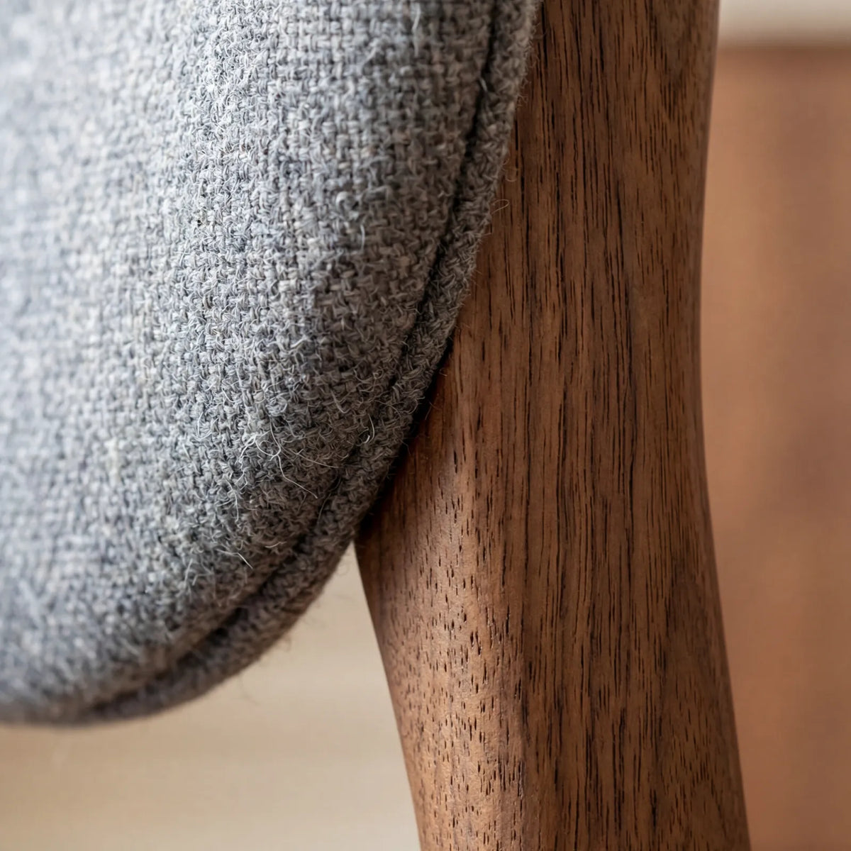 Silla Fio en Rosa Morada Sólida · Escultural