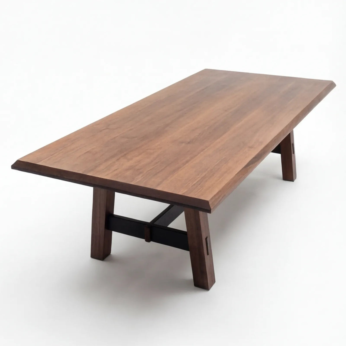 Comedor Hester en Nogal · Escultural