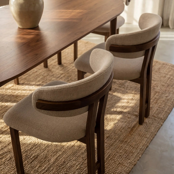 Mesa de Comedor Maren para 6 sillas en Nogal y Rosa Morada Sólida · Escultural - vista alternativa