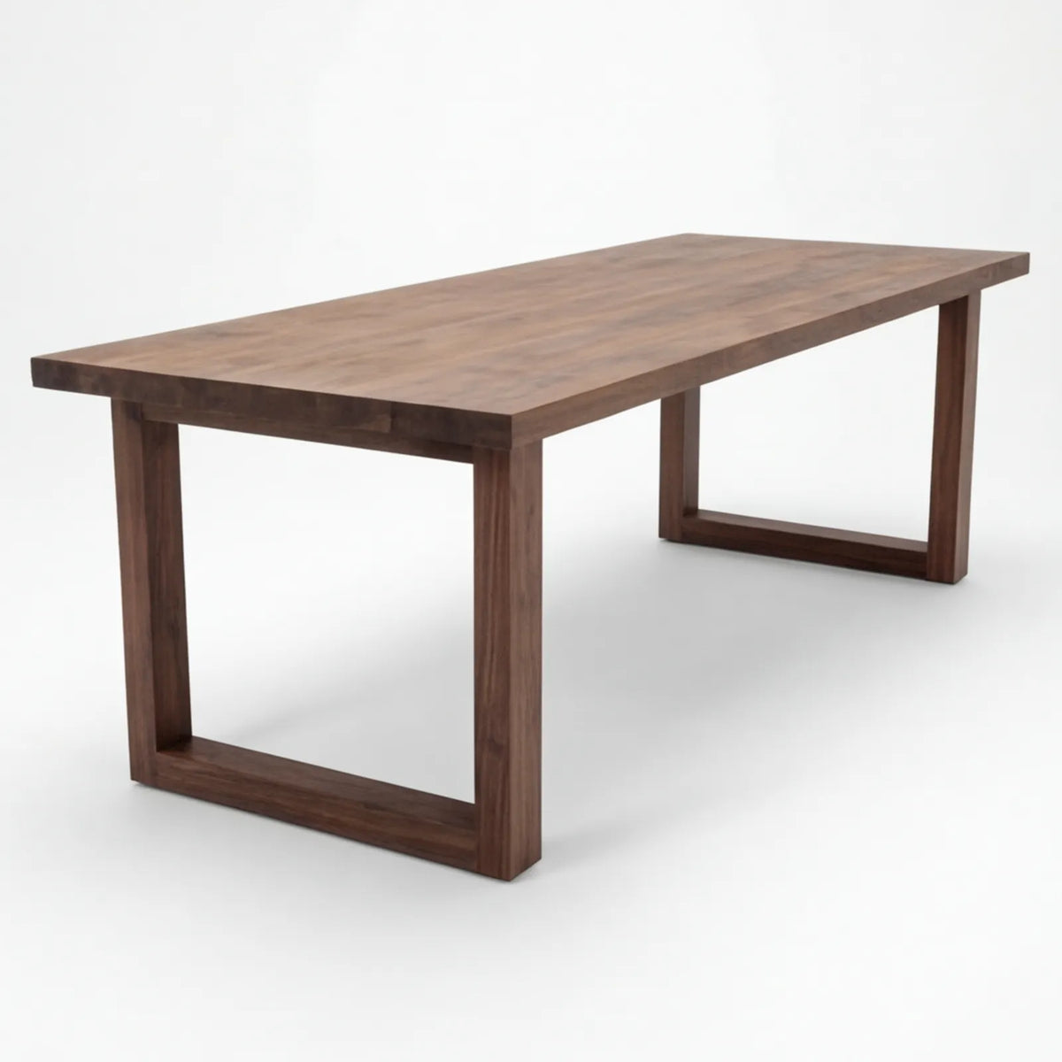 Conjunto de Comedor Horen en Nogal y Rosa Morada Sólida · Arquitectónico