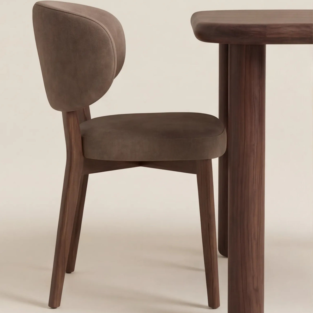 Mesa de Comedor Stella en Nogal con detalles en madera sólida · Orgánico