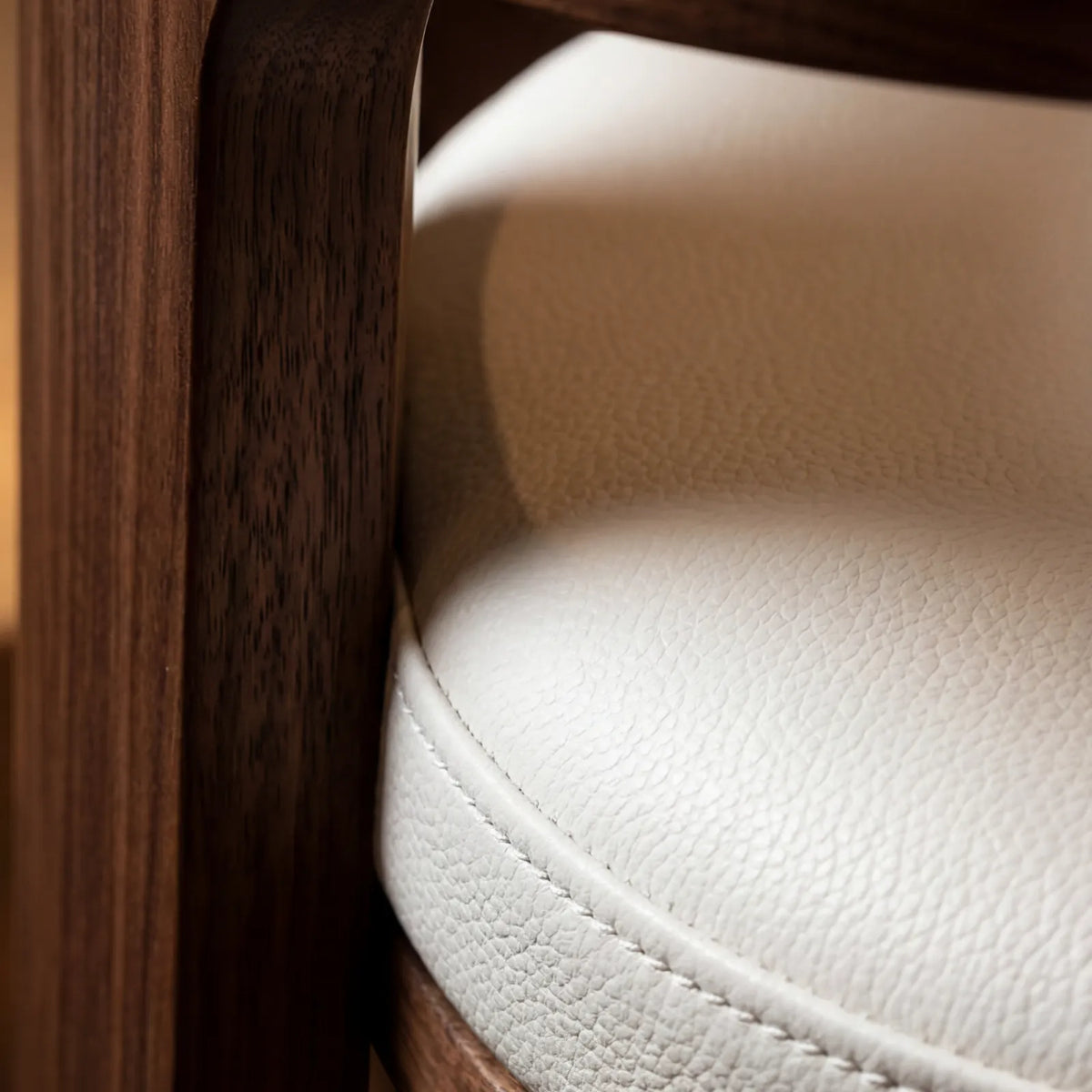 Comedor Nautilus en Nogal y Madera Sólida · Monolítico