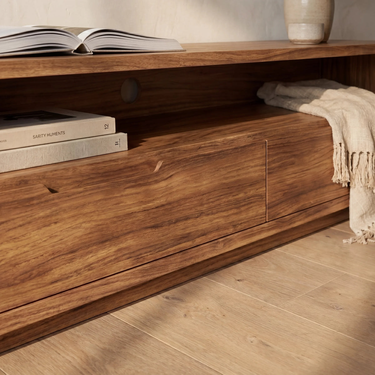 Mueble de TV Arven · Madera Exótica · Diseño Minimalista