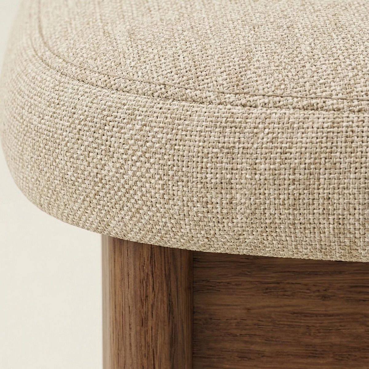 Silla Maren en Madera Sólida con Base Rosa Morada · Escultural