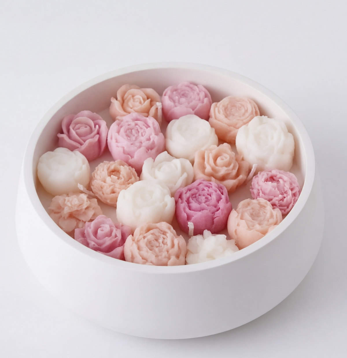 Vista de escala y proporciones de Mak Fleur: Velas Decorativas de Diseño Floral Elegante