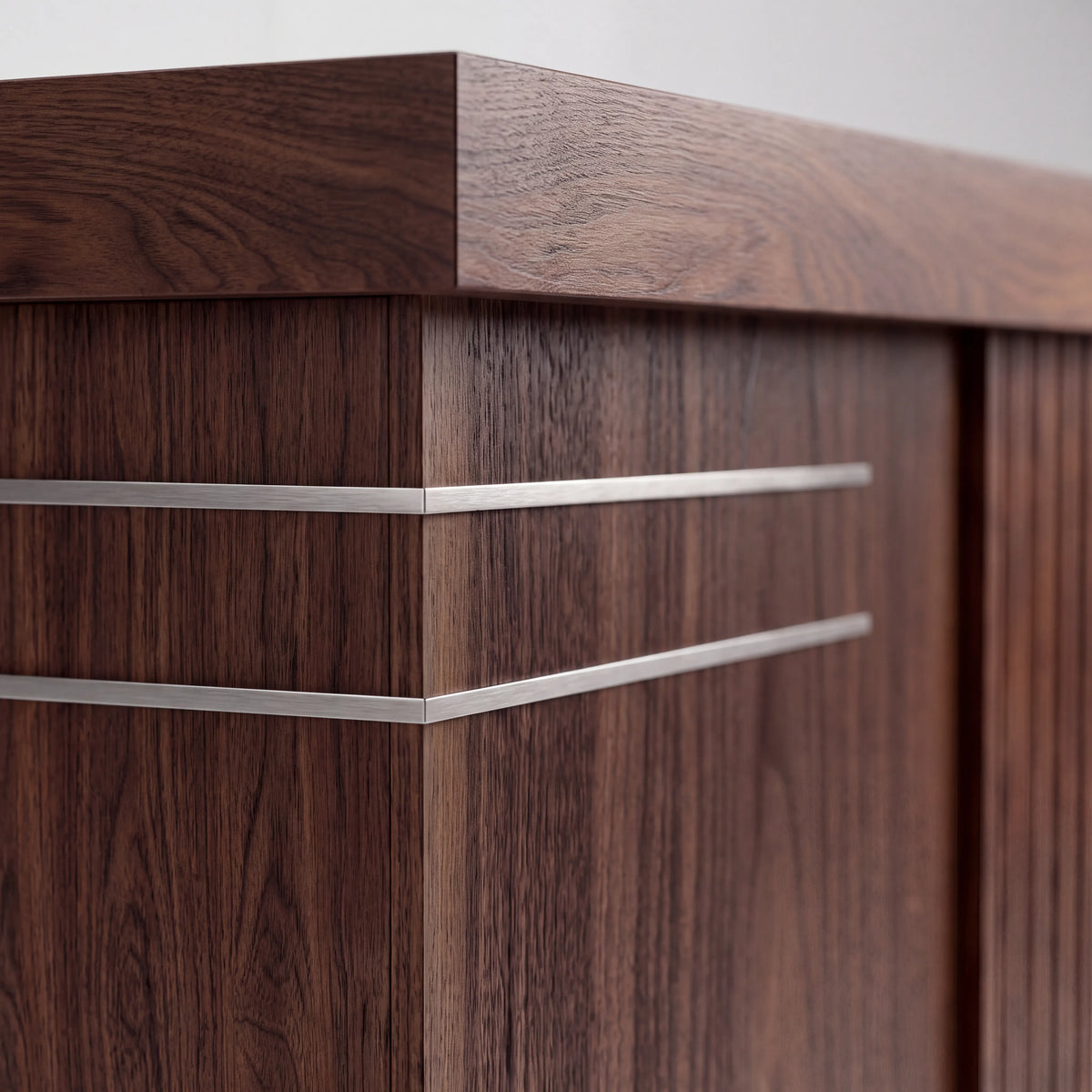 Mueble Barra de Bar Slat en Nogal Alistonado y Acero Cepillado - Detalle de Ensamble | LEMICH Alta Ebanistería Residencial