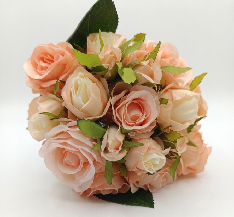 Arreglo floral de rosas salmonros artificial