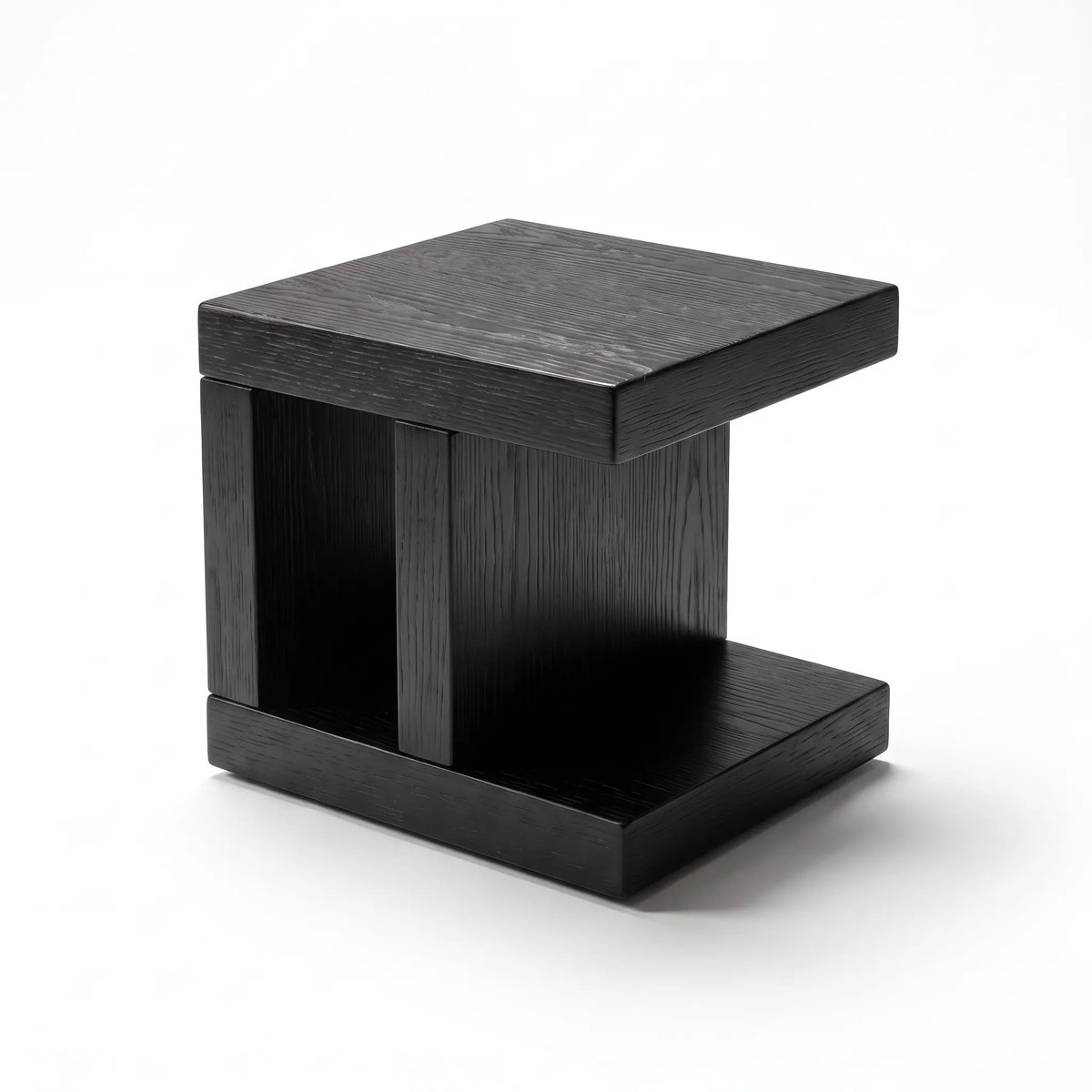 Set de Mesa de Centro y Mesas Laterales en Voladizo en Roble Negro Ébano - Detalle de Ensamble | LEMICH Alta Ebanistería Residencial