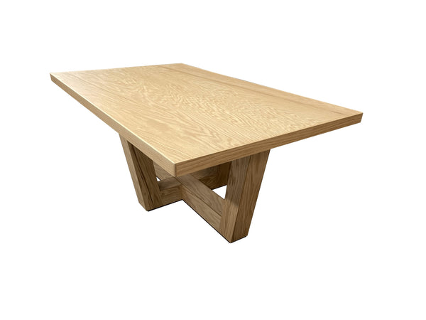Mesa de Comedor Enzzi · Encino Sólido · Diseño de Lujo