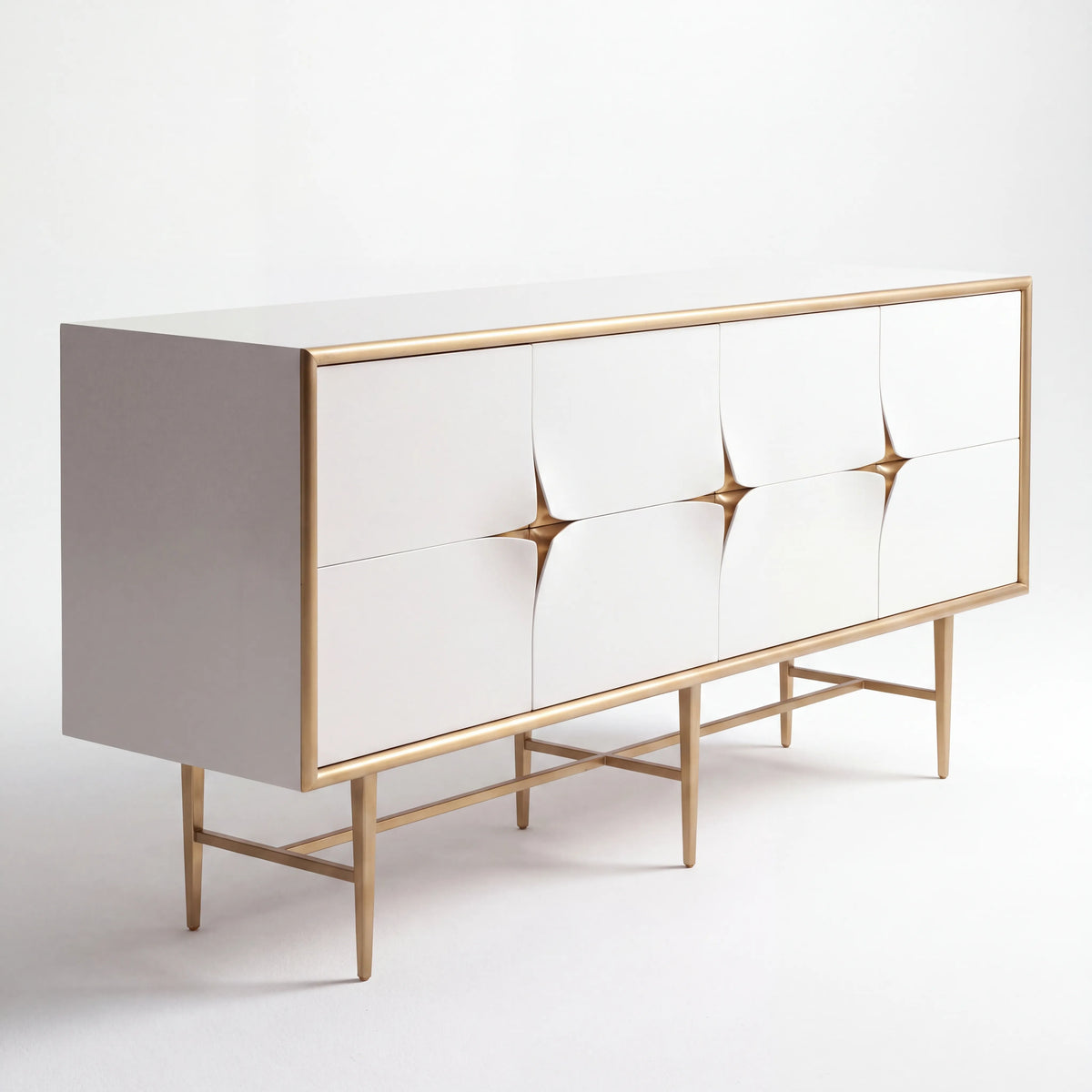 Credenza Escultórica en Laca Blanca y Marco de Latón Cepillado - Detalle de Ensamble | LEMICH Alta Ebanistería Residencial