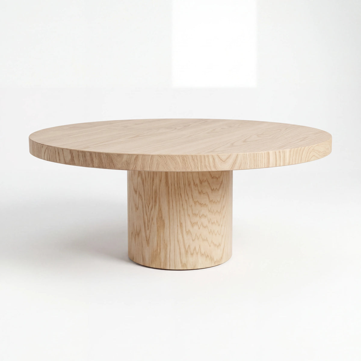 Mesa de Centro Redonda Monolítica en Roble Blanco con Pedestal Central - Hero Portada | LEMICH Alta Ebanistería Residencial