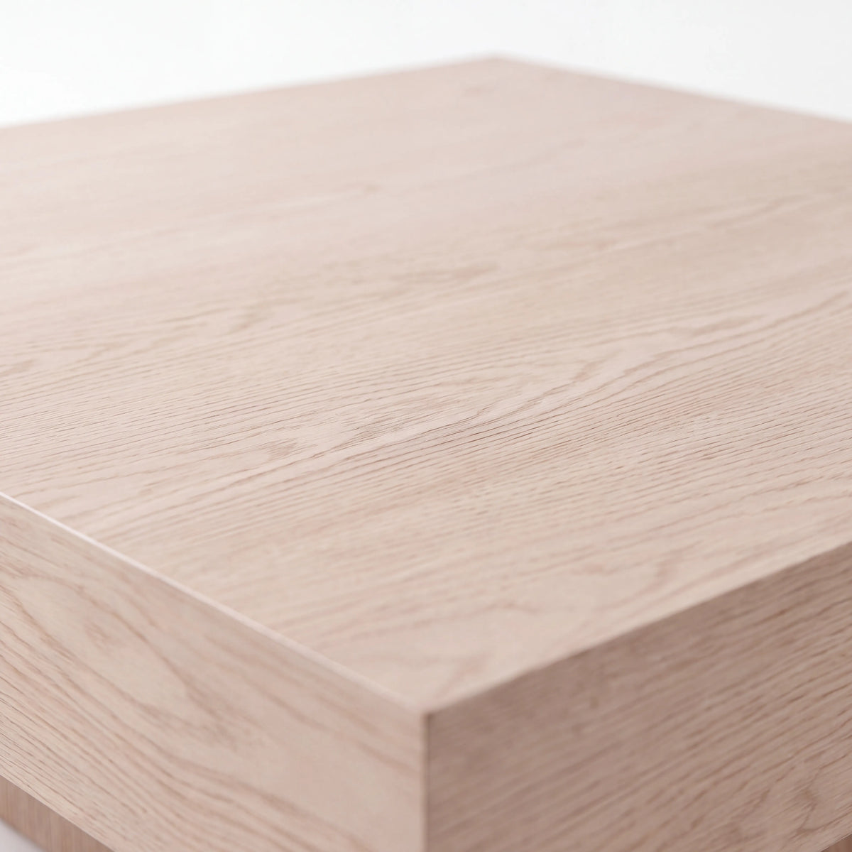 Mesa de Centro Cuadrada Monolítica en Roble Blanco con Base Remetida - Detalle de Ensamble | LEMICH Alta Ebanistería Residencial