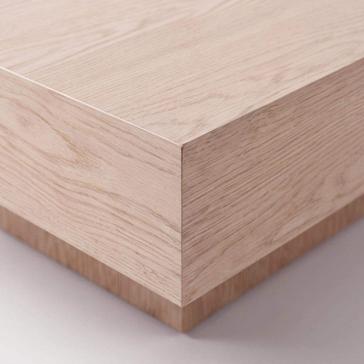 Mesa de Centro Cuadrada Monolítica en Roble Blanco con Base Remetida - Detalle de Ensamble | LEMICH Alta Ebanistería Residencial