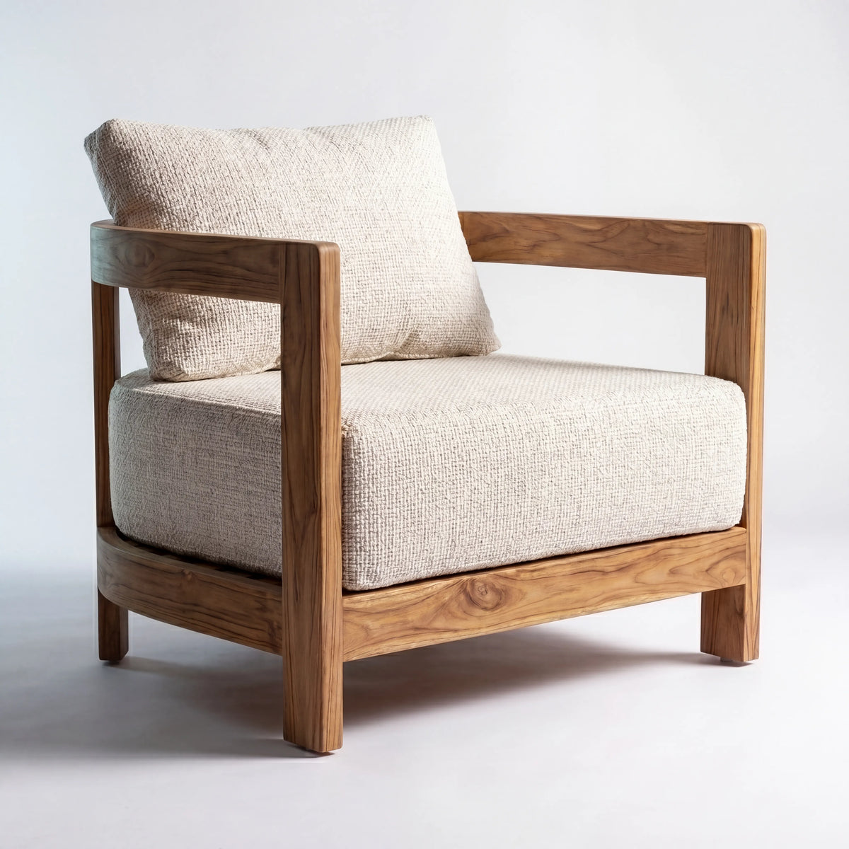 Sillón Ocasional Escandinavo en Nogal y Cojines Acolchados Beige - Detalle de Ensamble | LEMICH Alta Ebanistería Residencial
