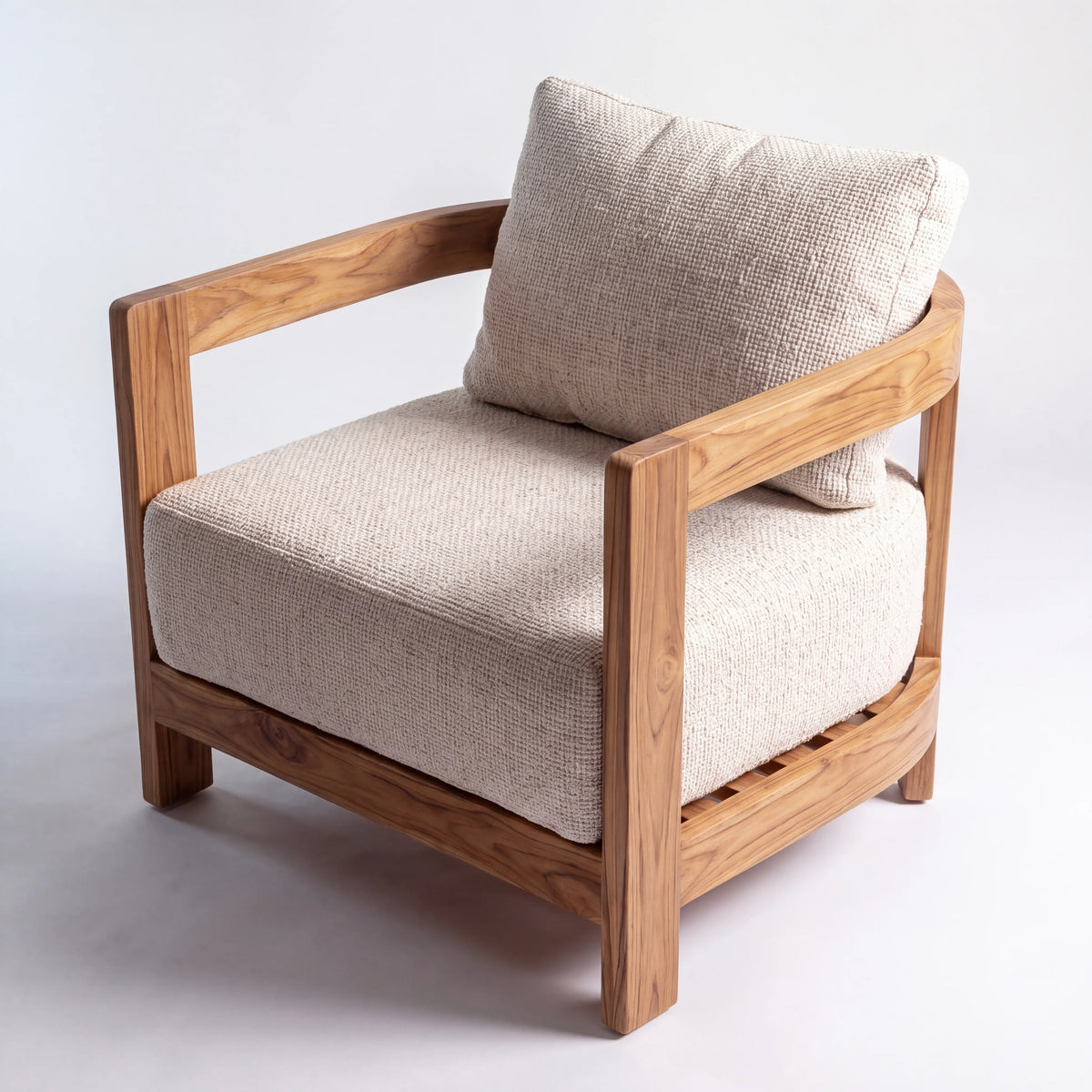 Sillón Ocasional Escandinavo en Nogal y Cojines Acolchados Beige - Detalle de Ensamble | LEMICH Alta Ebanistería Residencial