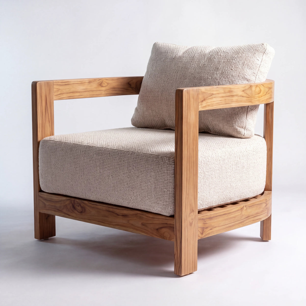 Sillón Ocasional Escandinavo en Nogal y Cojines Acolchados Beige - Detalle de Ensamble | LEMICH Alta Ebanistería Residencial