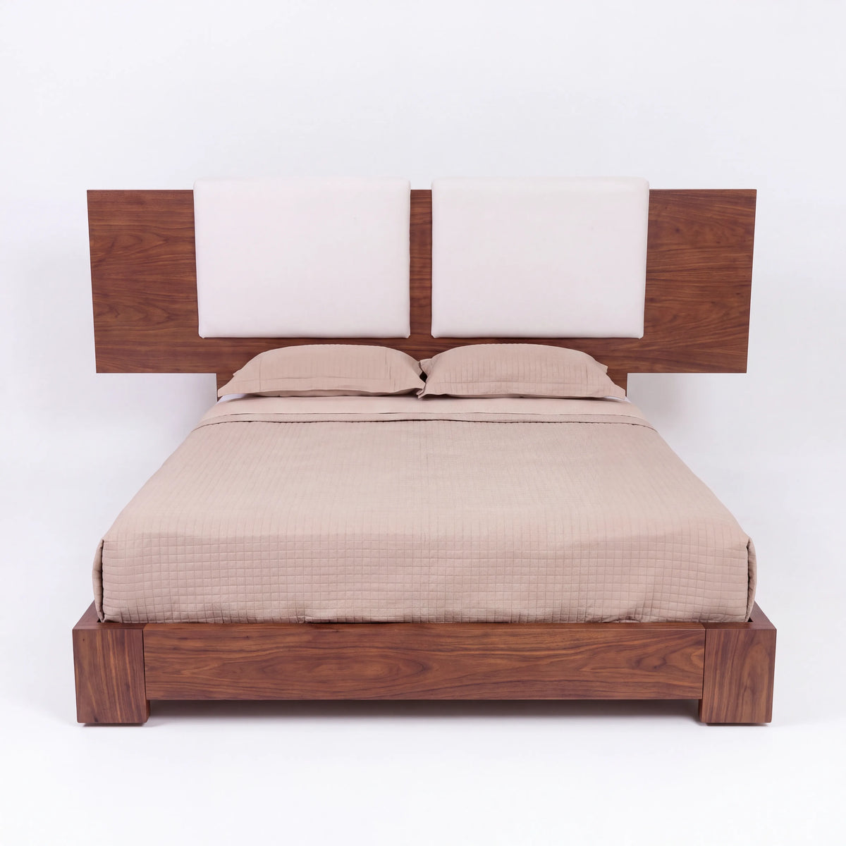 Juego de Cama y Cabecera Tapizada con Burós Integrados en Nogal - Detalle de Ensamble | LEMICH Alta Ebanistería Residencial