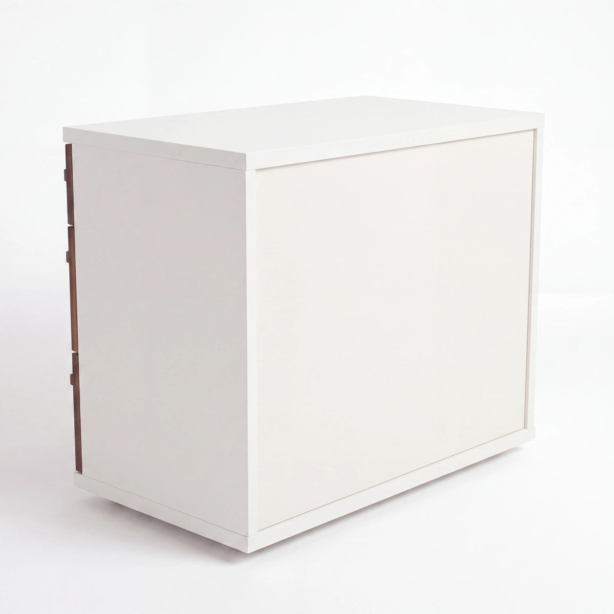 Cómoda Cajonera Contemporánea Bicolor en Nogal y Marco Blanco - Detalle de Ensamble | LEMICH Alta Ebanistería Residencial