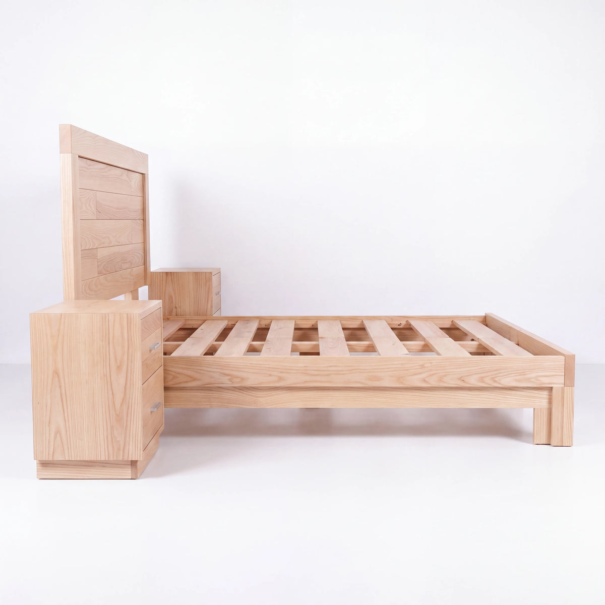 Recámara Minimalista en Madera Clara con Cama y Par de Burós - Hero Portada | LEMICH Alta Ebanistería Residencial
