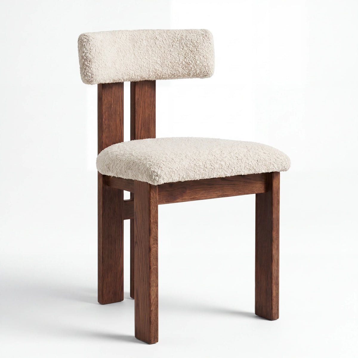 Silla de Comedor / Acento en Nogal con Tapiz Texturizado Sherpa - Ambientada | LEMICH Alta Ebanistería Residencial