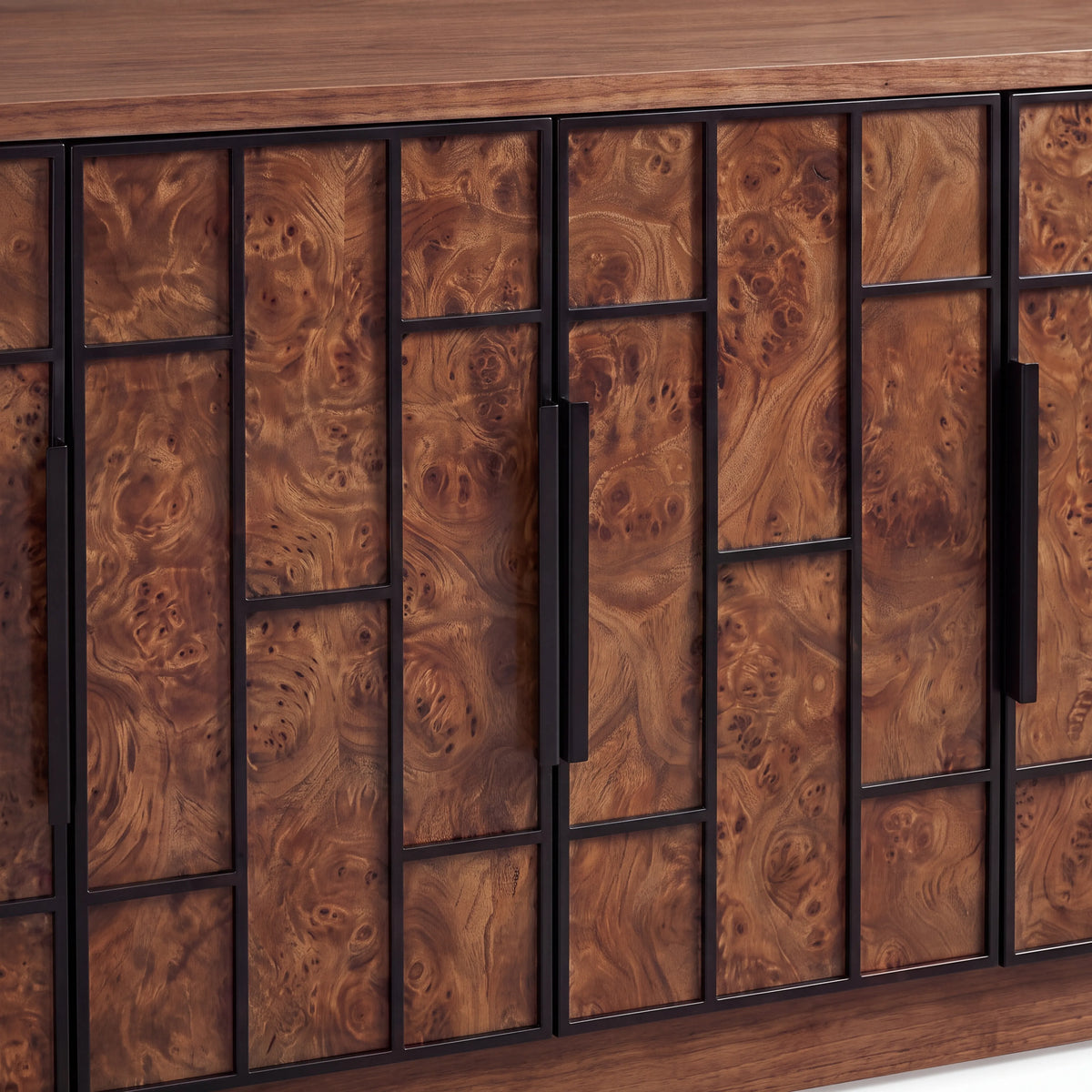 Credenza Buffet en Raíz de Nogal con Relieve Geométrico y Marco Metálico - Detalle de Ensamble | LEMICH Alta Ebanistería Residencial