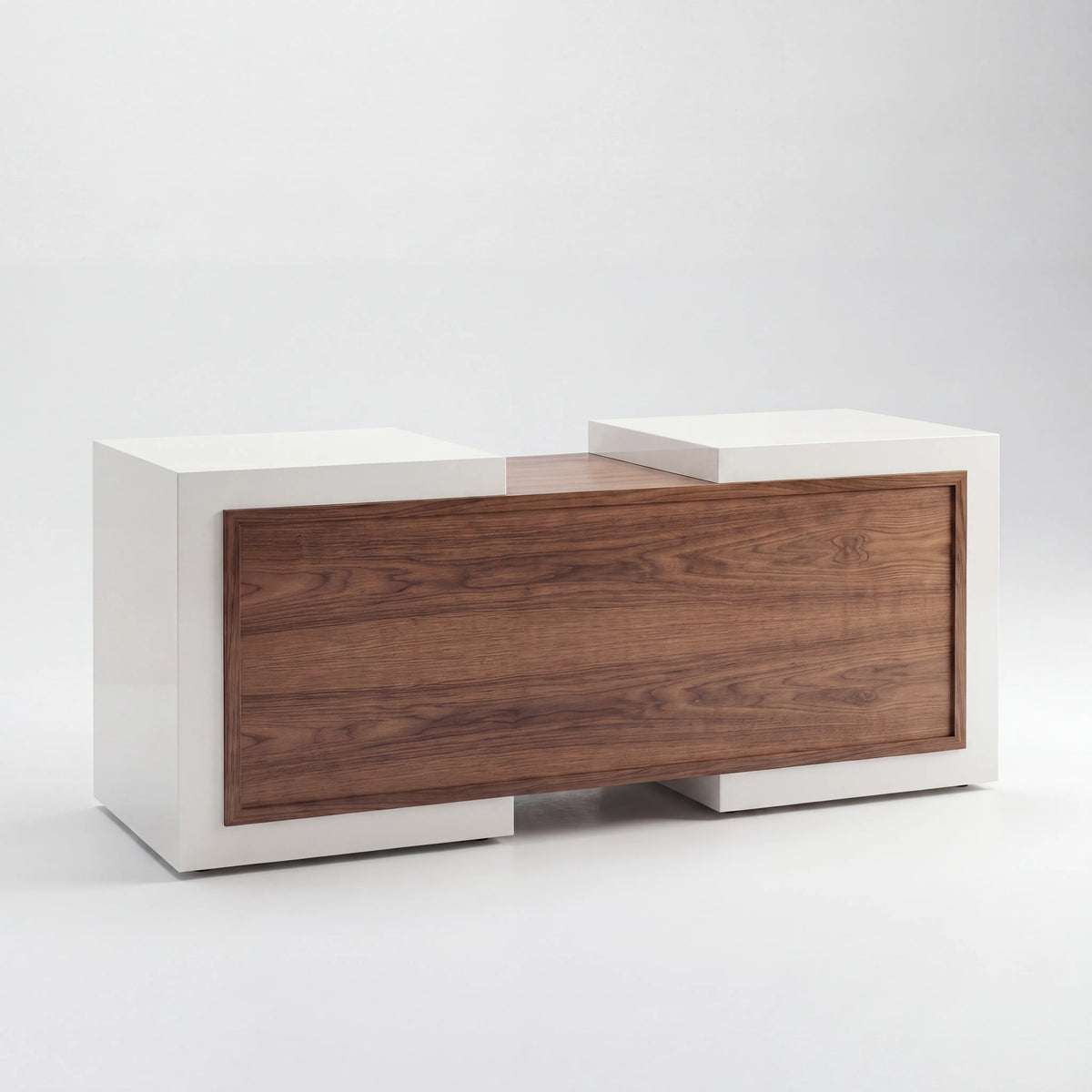 Credenza Buffet Moderna en Nogal con Tiradores Ocultos y 4 Puertas - Detalle de Ensamble | LEMICH Alta Ebanistería Residencial