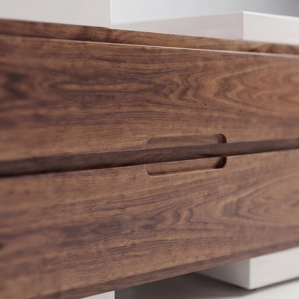 Credenza Buffet Moderna en Nogal con Tiradores Ocultos y 4 Puertas - Detalle de Ensamble | LEMICH Alta Ebanistería Residencial