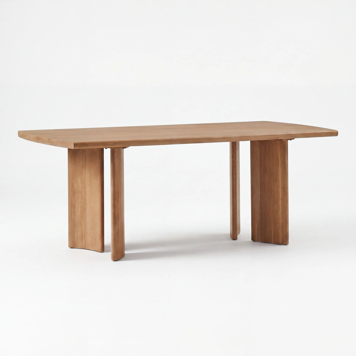Mesa de Comedor Rectangular en Nogal con Patas Angulares de Diseño - Ambientada | LEMICH Alta Ebanistería Residencial