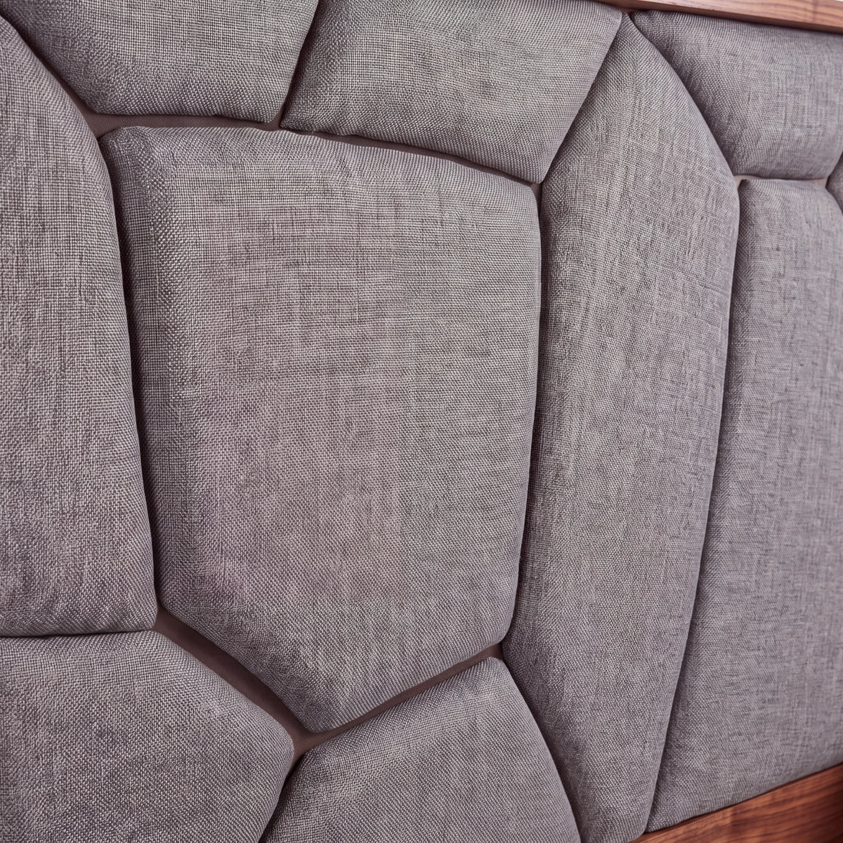 Recámara Voronoi Master en Nogal y Lino Gris - Detalle de Ensamble | LEMICH Alta Ebanistería Residencial
