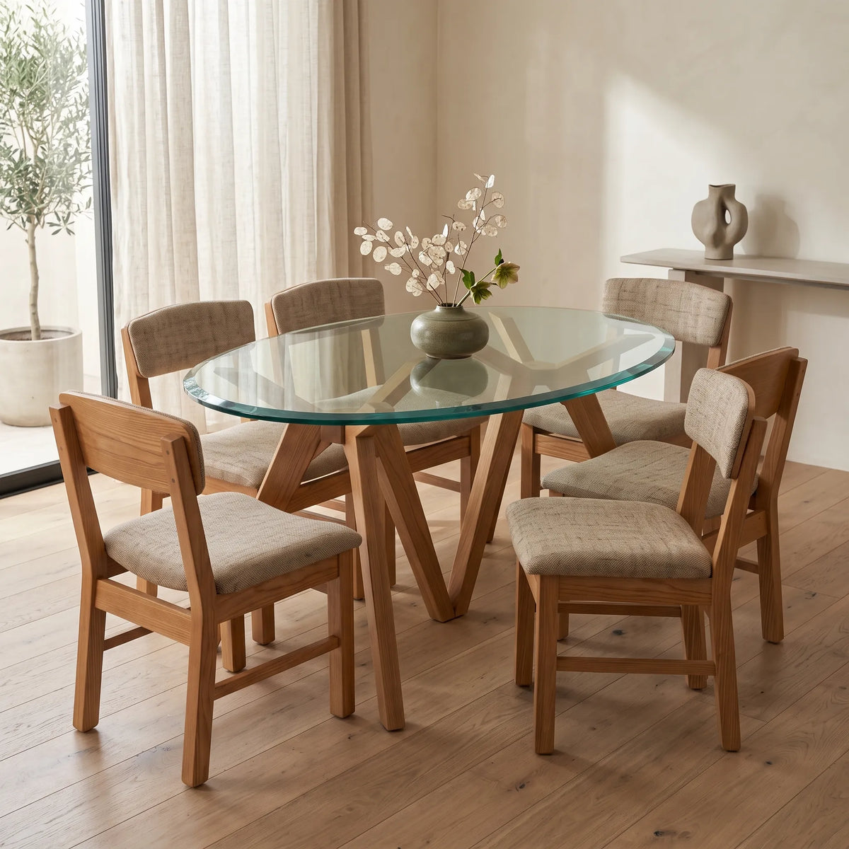 Comedor Ovalado de 6 Sillas en Roble Claro con Cubierta de Cristal Templado - Ambientada | LEMICH Alta Ebanistería Residencial