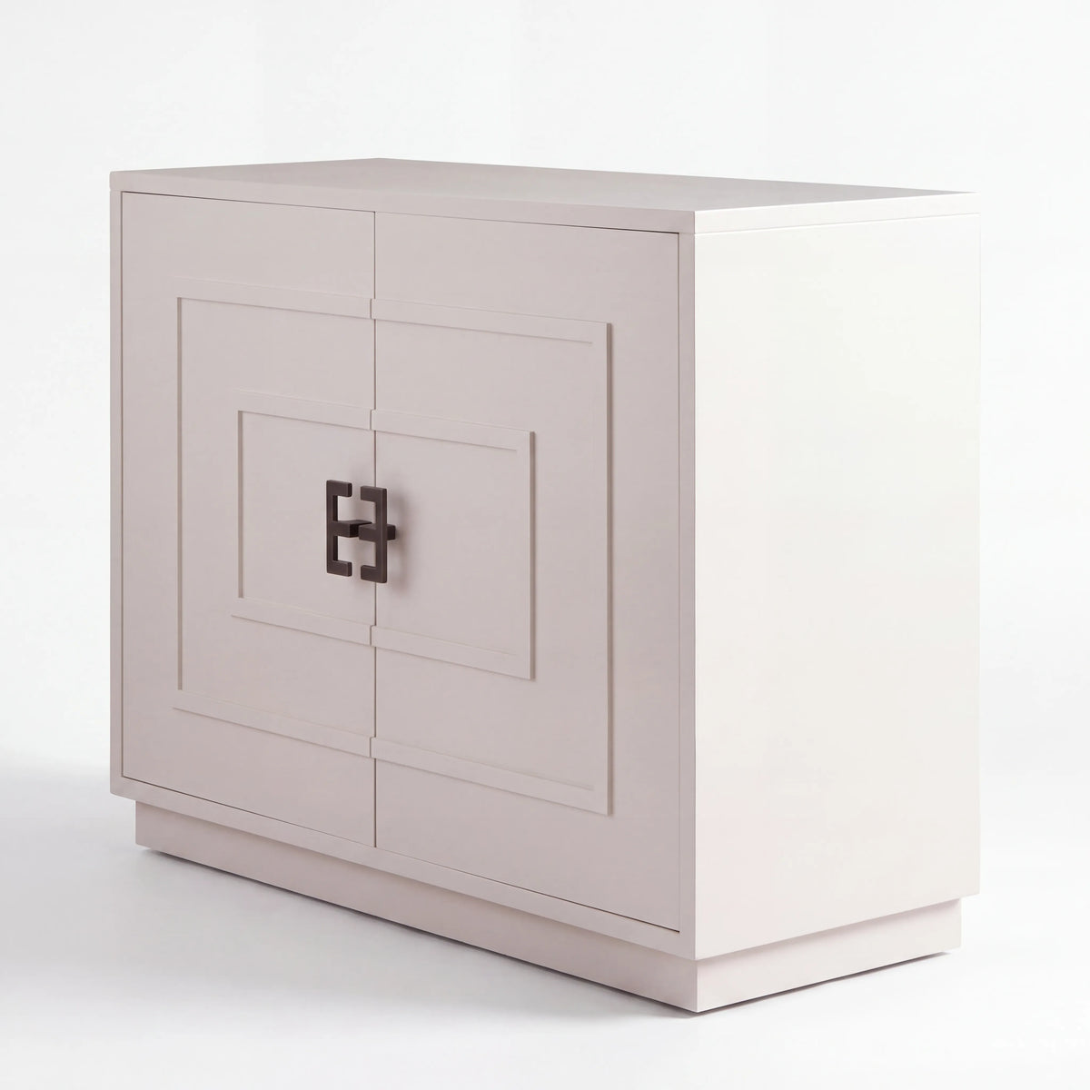 Gabinete Art Déco Astrid en Shagreen Crema y Bronce - Detalle de Ensamble | LEMICH Alta Ebanistería Residencial