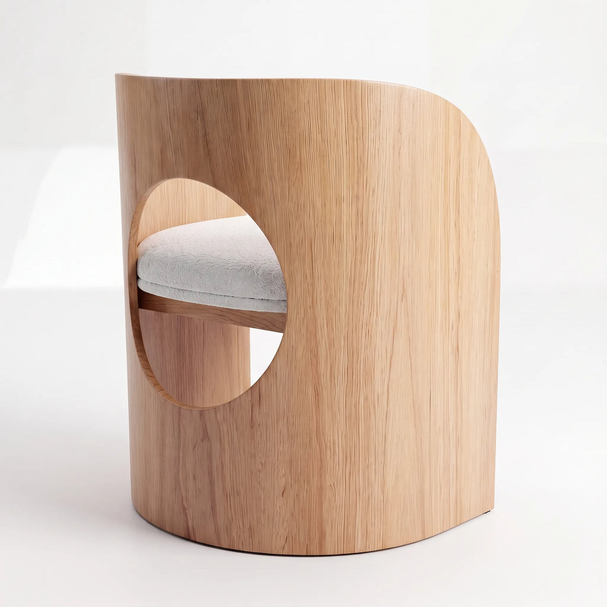 Silla Lunar en Madera de Encino y Bouclé Marfil - Detalle de Ensamble | LEMICH Alta Ebanistería Residencial