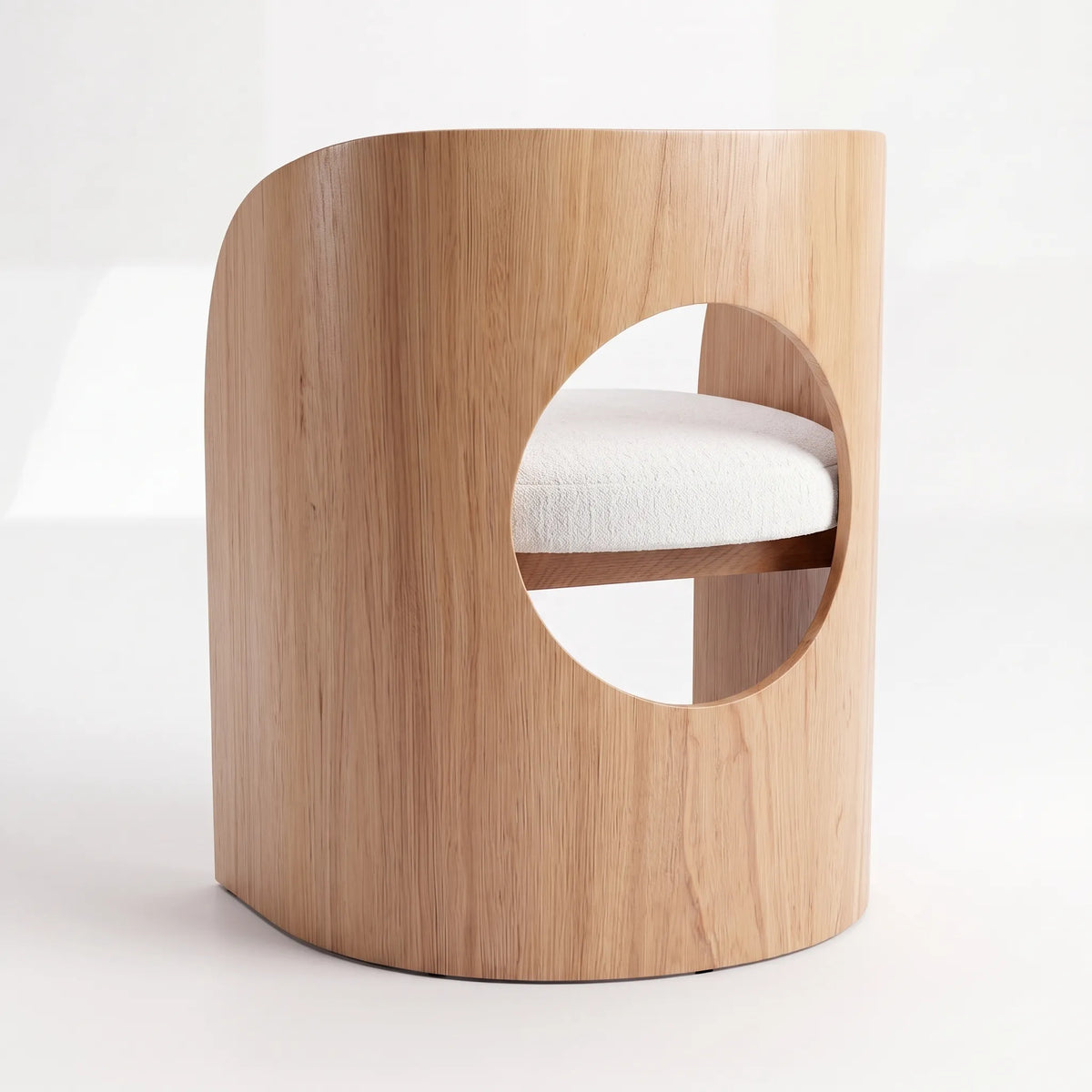 Silla Lunar en Madera de Encino y Bouclé Marfil - Detalle de Ensamble | LEMICH Alta Ebanistería Residencial
