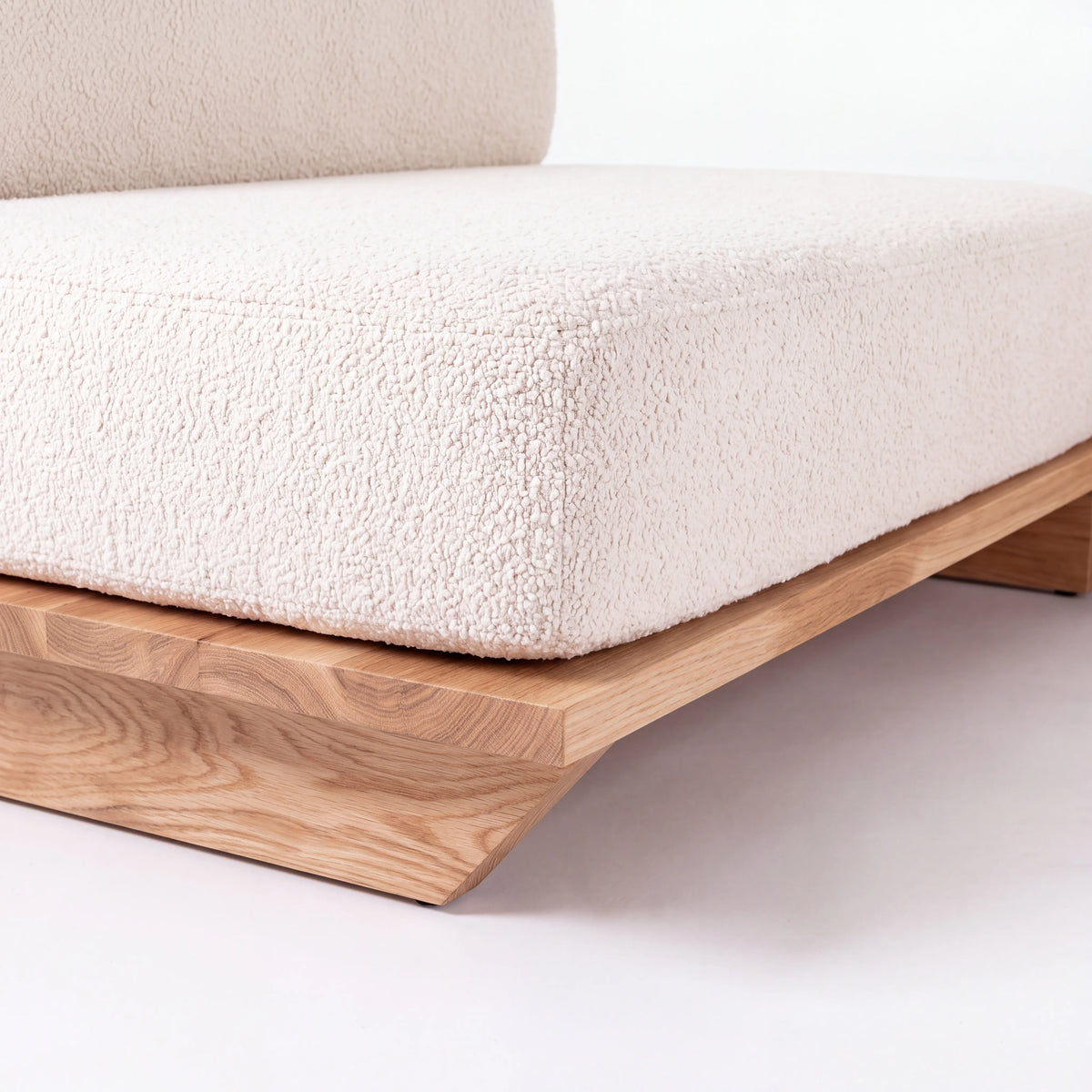 Sofá Modular Seccional Kyoto en Encino Natural y Bouclé - Detalle de Ensamble | LEMICH Alta Ebanistería Residencial