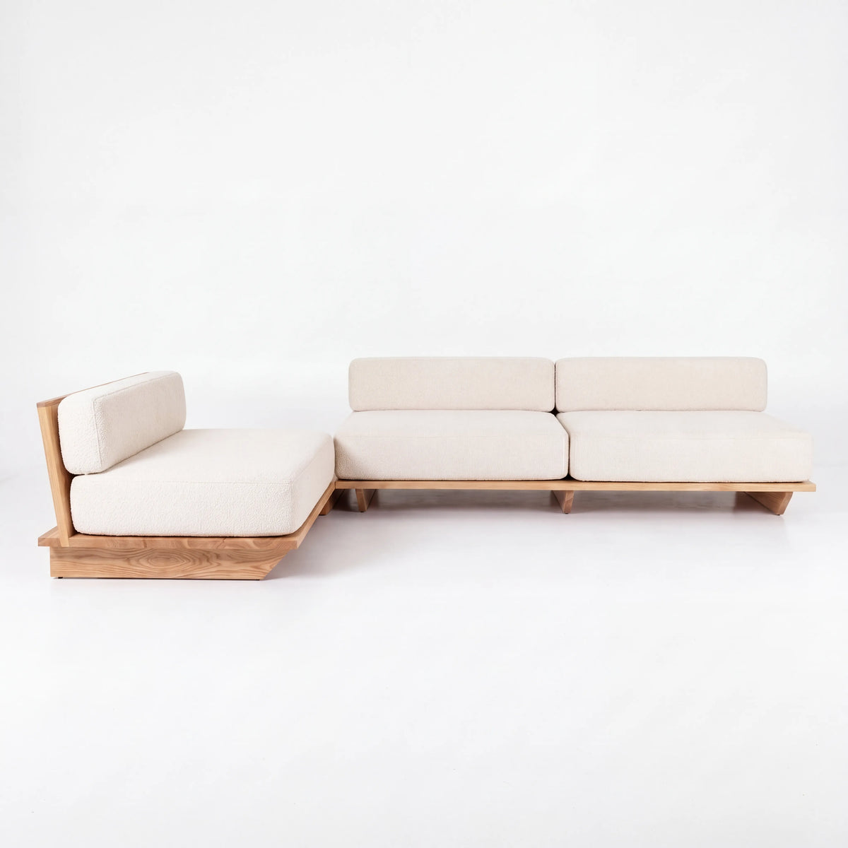 Sofá Modular Seccional Kyoto en Encino Natural y Bouclé - Detalle de Ensamble | LEMICH Alta Ebanistería Residencial
