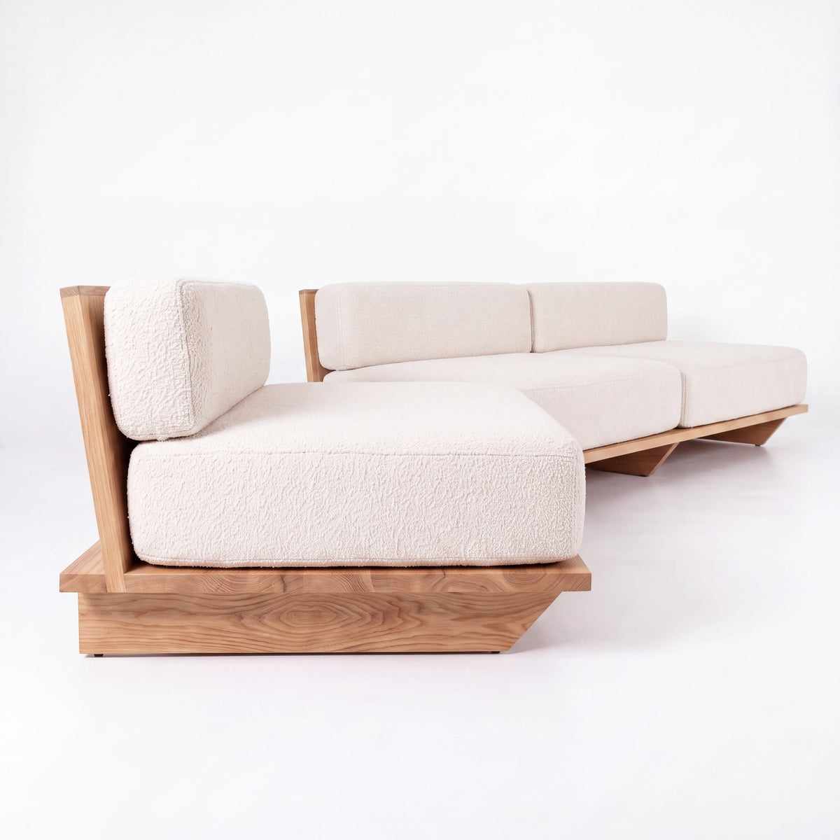 Sofá Modular Seccional Kyoto en Encino Natural y Bouclé - Detalle de Ensamble | LEMICH Alta Ebanistería Residencial
