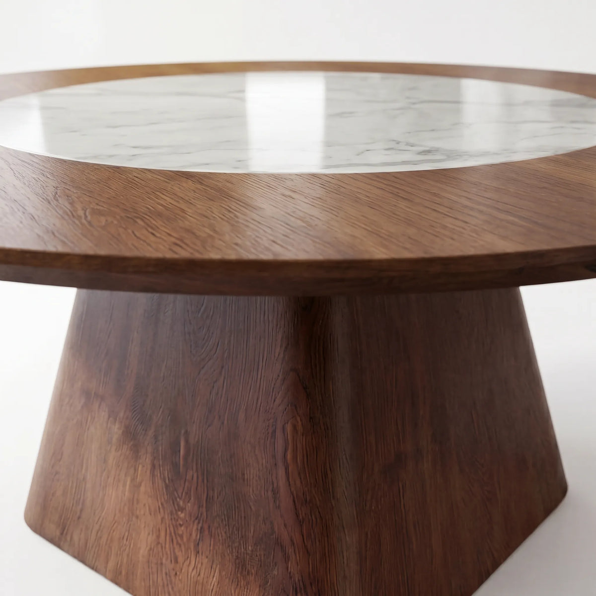 Mesa de Comedor Redonda en Nogal con Centro de Mármol Carrara y Pedestal Cónico - Detalle de Ensamble | LEMICH Alta Ebanistería Residencial