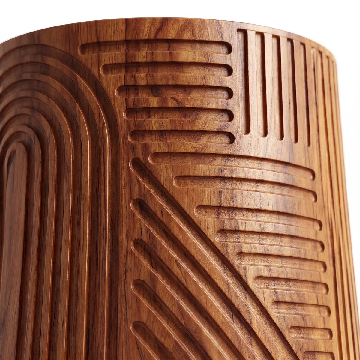 Mesa Lateral Cilíndrica Esculpida en Madera con Relieve Geométrico - Detalle de Ensamble | LEMICH Alta Ebanistería Residencial