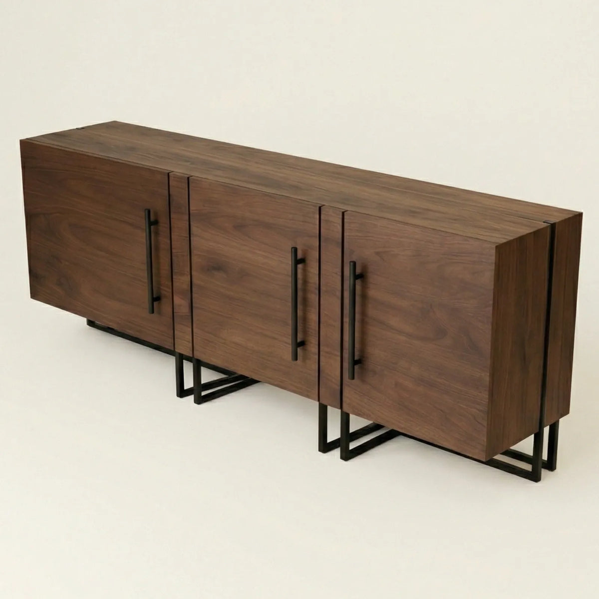Buffet Urbino – Credenza en Nogal con Base Industrial