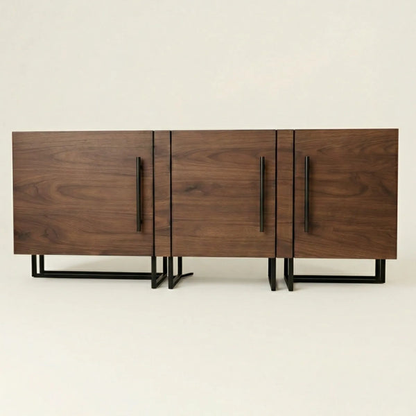 Buffet Urbino – Credenza en Nogal con Base Industrial
