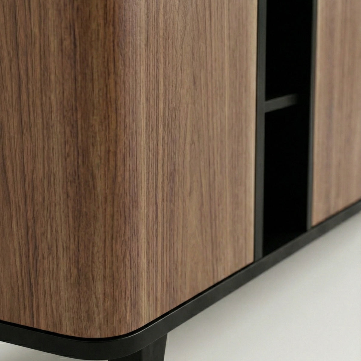 Buffet Toscana – Credenza en Nogal &amp; Negro Mate