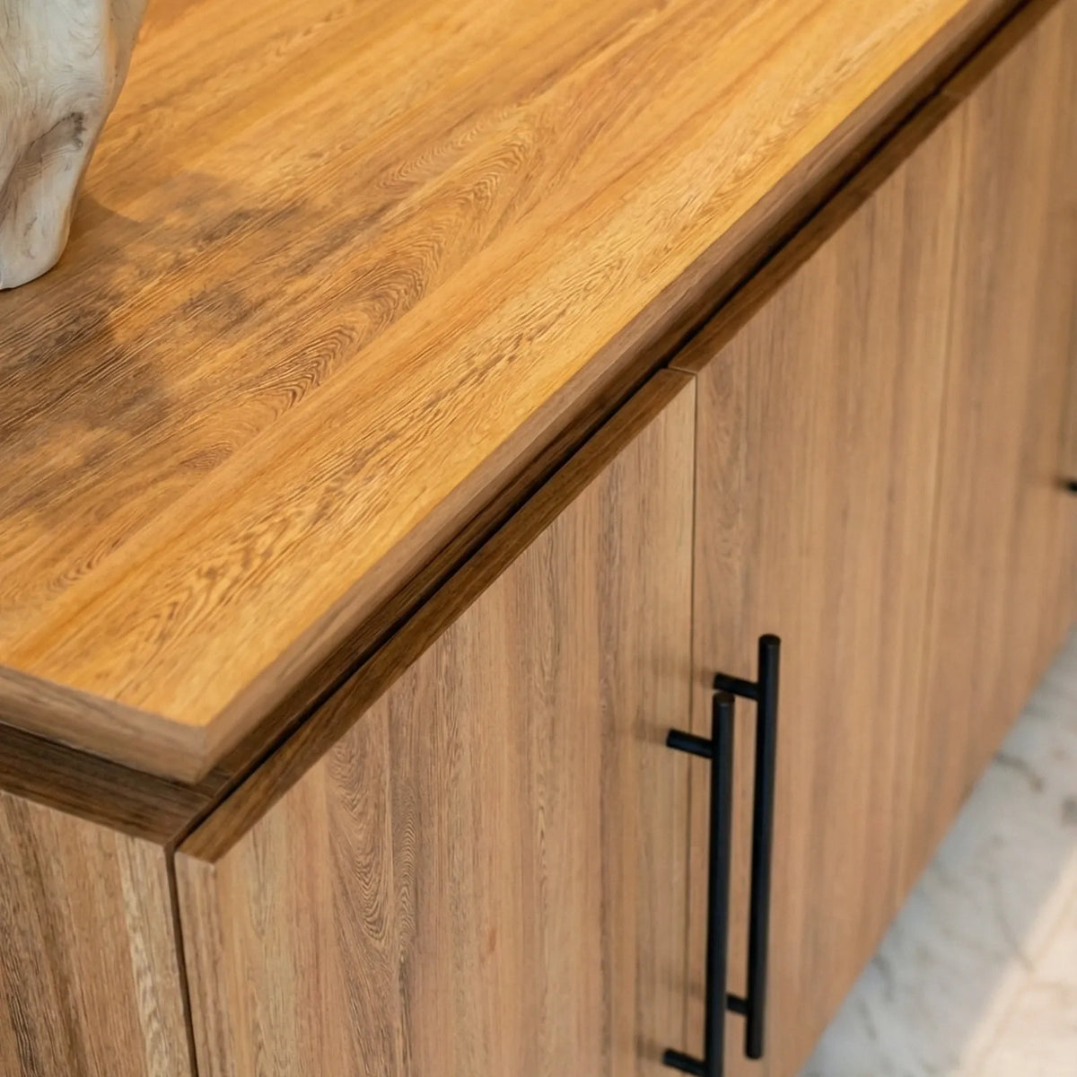 Buffet Donatello – Credenza Escalonada en Nogal