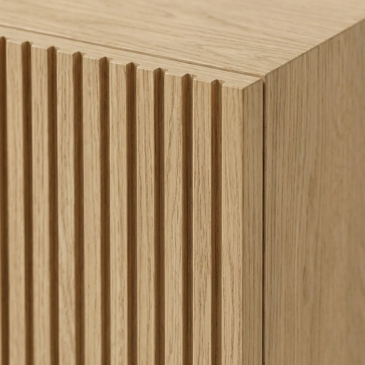 Buffet Siena – Credenza Ranurada en Encino Claro